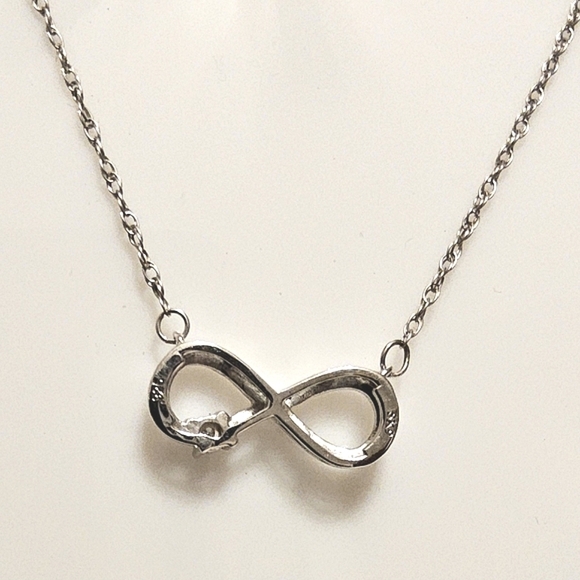 925 Sterling Silver Diamond Accent Infinity Pendant Necklace Priced To Sale - Picture 2 of 2